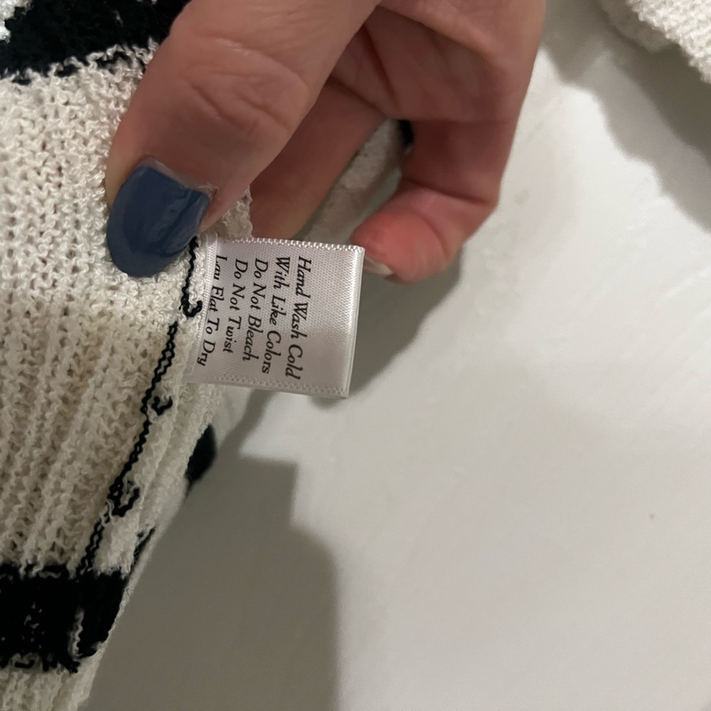 ✨SOLD✨ Neutral Territory White/Black Striped
Duster Cardigan - Picture 5 of 5